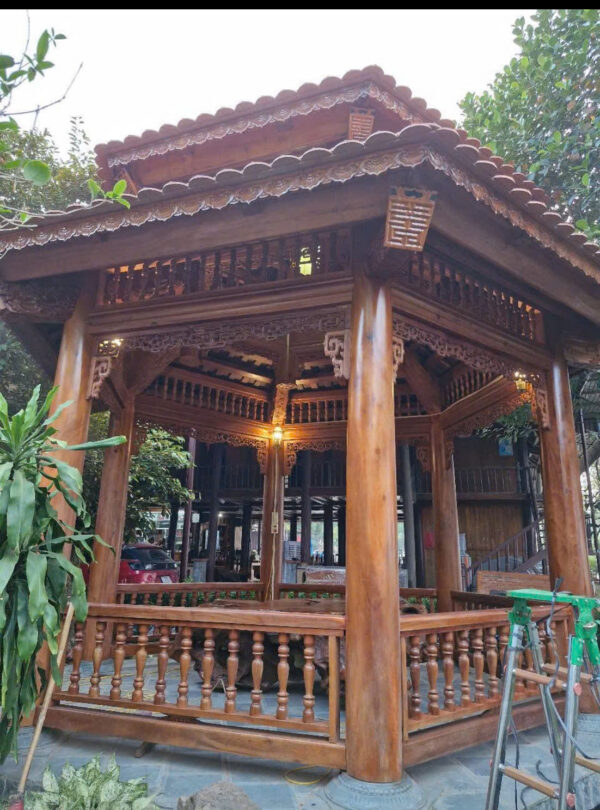 Nhà Lục Giác Kết Hợp Sân Vườn – Hồ Cá – Không Gian Thủy Khí Hài Hòa
